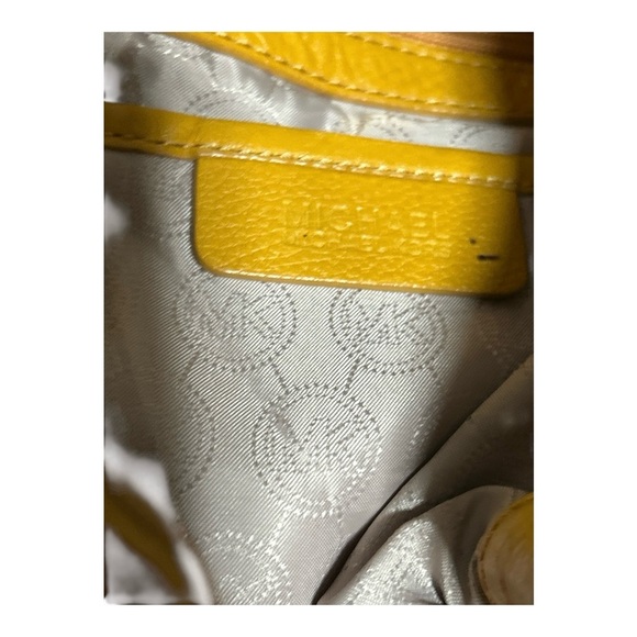 Michael Kors Jet Set Marigold Leather Chain O-Ring Tote Bag - Picture 5 of 9